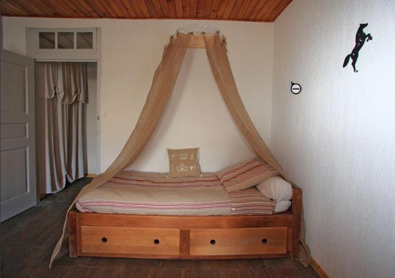 Le Gite Des Faucons Room photo